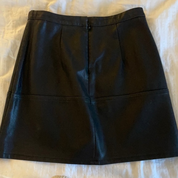 Black faux leather skirt - Picture 1 of 4
